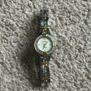 Amitron‎ Now women’s two tone silver/gold bracelet watch OS measurements shown